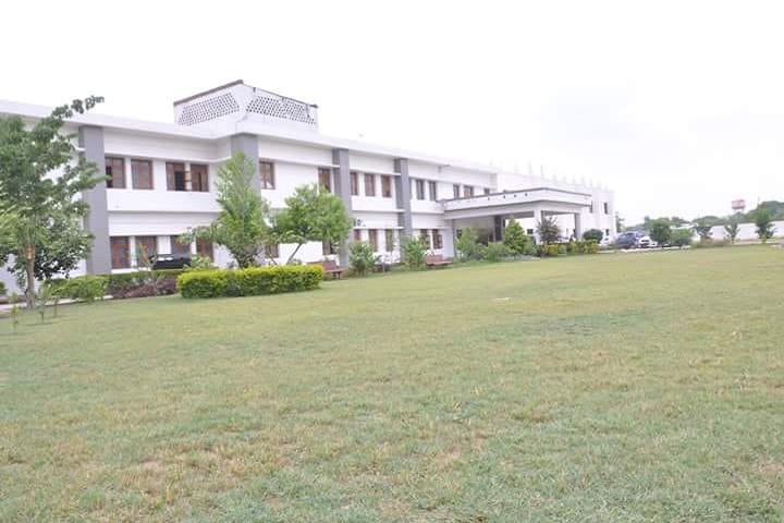 https://cache.careers360.mobi/media/colleges/social-media/media-gallery/10541/2018/10/8/Campus view of Mohanlal Verma Educational Institute Barabanki_Campus-view.jpg